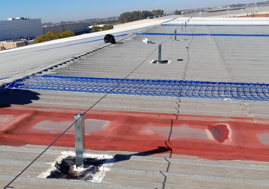 instalación de línea de vida y malla de seguridad en lucernario o claraboya por Inselpro