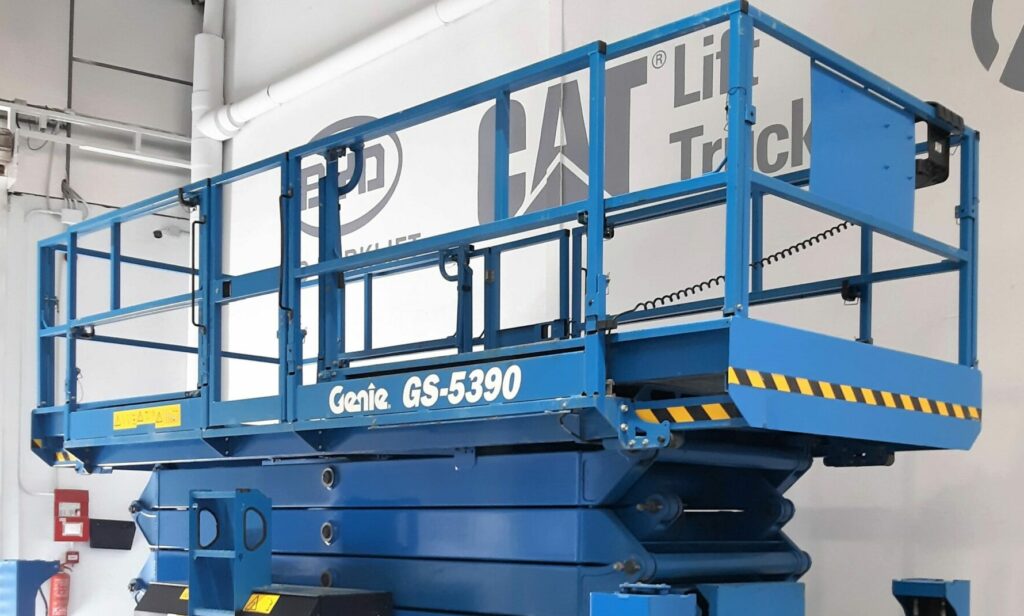 plataforma elevadora pemp tijera para trabjaos en altura de inselpro